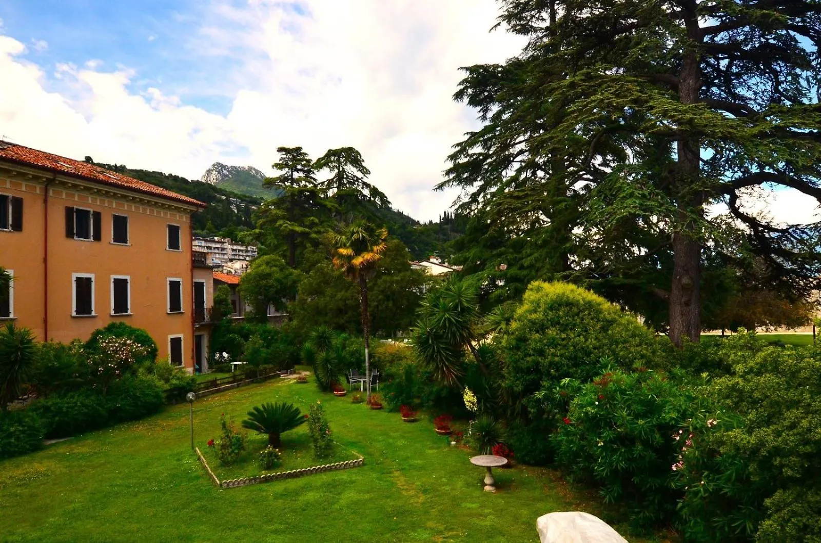 Appartement Casa Gabry Bouganville Toscolano Maderno Italië
